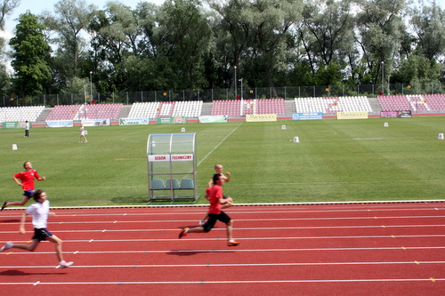 rywalizowano w biegach na dystansach 100, 300, 600 i 1000 metrów