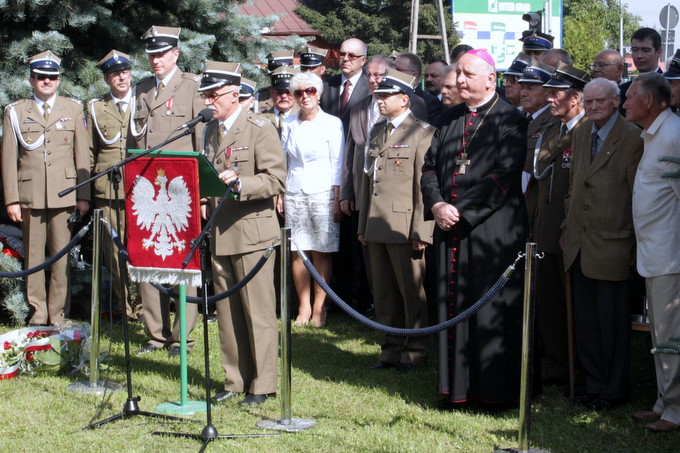 na uroczystość licznie przybyli zaproszeni goście