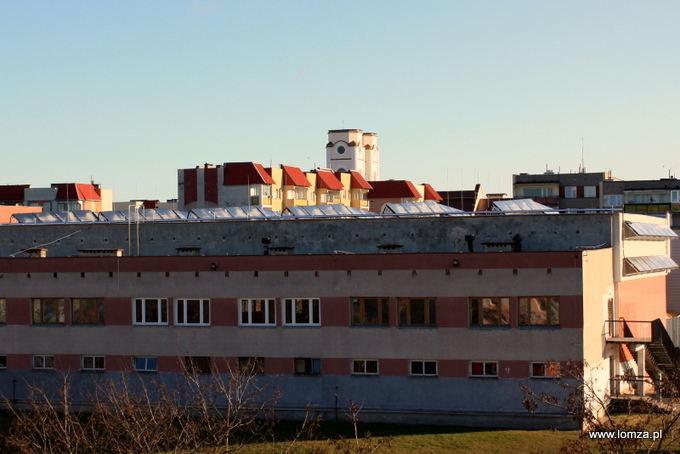 instalacja solarna na dachu sali gimnastycznej Szkoły Podstawowej nr 10