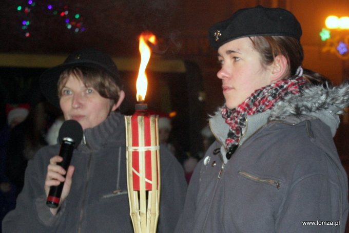 hm Dorota Górska (z mikrofonem) - komendant hufca w Łomży