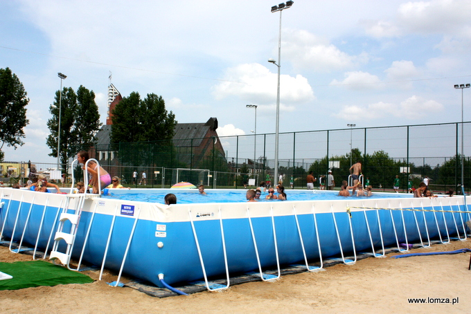 w poprzednich latach odkryty basen w okresie letnim funkcjonował obok kompleksu boisk "Orlik"przy ul. Katyńskiej