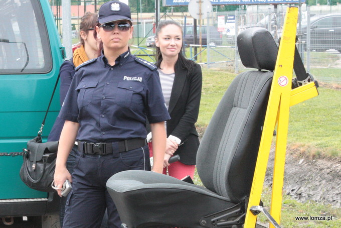 asp.Ewa Puciłowska z KWP w Białymstoku za "sterami" symulatora