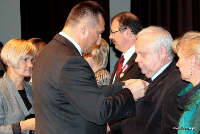 Medale za Długoletnią Służbę wręczył Wicewojewoda Podlaski Wojciech Dzierzgowski