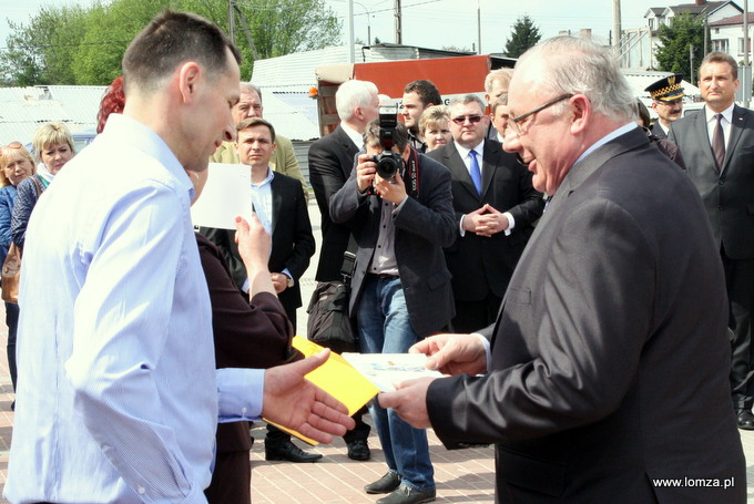 Prezydent Łomży przekazał kupcom pamiątkowe certyfikaty dobrego handlu