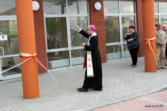 nową halę targową poświęcił Biskup Łomżyński Janusz Stepnowski