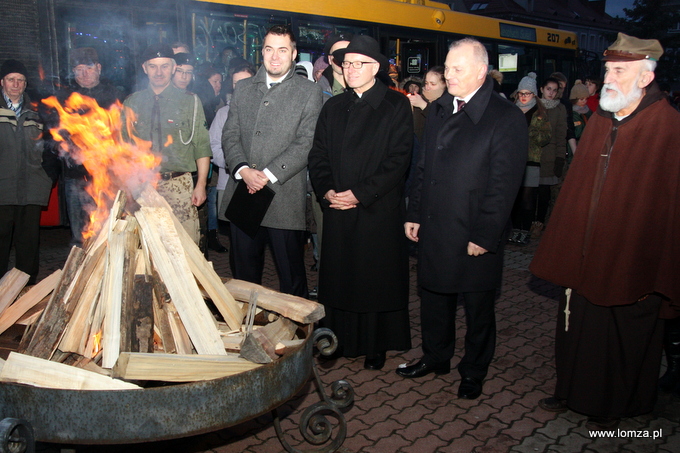 przekazanie przez harcerzy Betlejemskiego Światła Pokoju