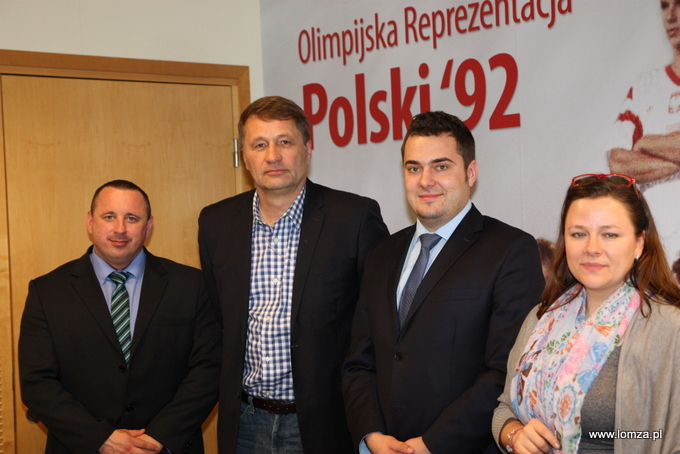 Od prawej Małgorzata Urbańska, Prezydent Łomży - Mariusz Chrzanowski, Bogdan Basałaj i doradca Prezydenta Łomży - Mariusz Giełgut