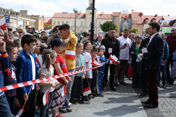 zastępca Prezydenta Andrzej Garlicki z uczestnikami Biegu z Biało-Czerwoną