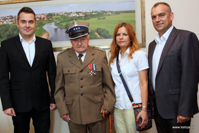 Prezydent Łomży Mariusz Chrzanowski i Mieczysław Bruszewski z rodziną