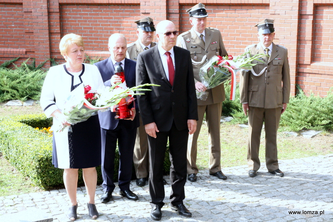 kwiaty zostały złożone również w Dolinie Pamięci przy Sanktuarium Miłosierdzia Bożego