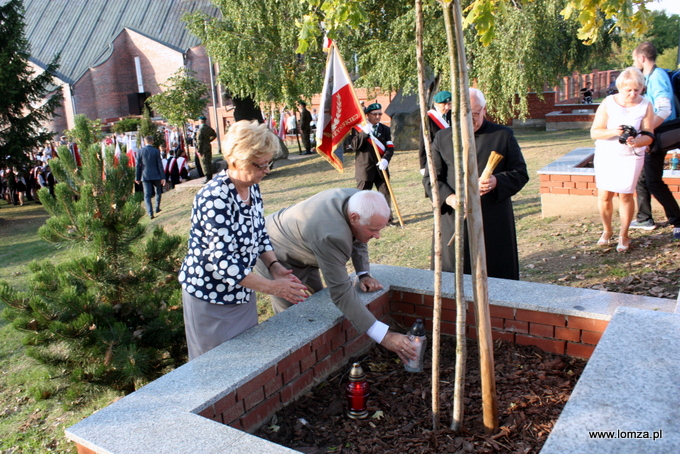poświęcenie Dębu Pamięci poświęconego wieloletniemu Prezesowi Związku Sybiraków Oddział w Łomży Henrykowi Milewskiemu