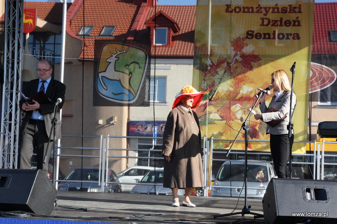 Pani Regina Cichocka z Łomży zaprezentowała swój kapelusz
