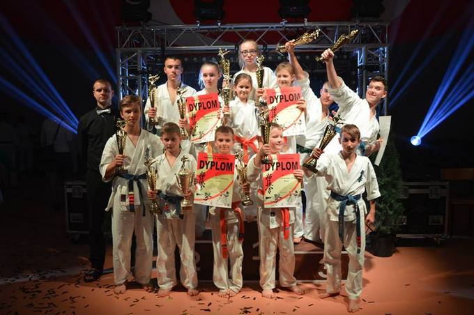 Młodzi zawodnicy Łomżyńskiego Klubu Karate