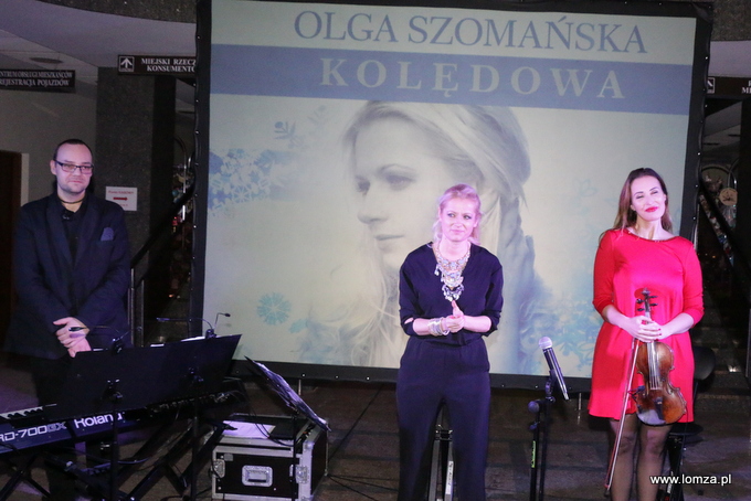 Od lewej: pianista Jacek Subociałło, wokalistka Olga Szomańska, skrzypaczka Marta Nanowska