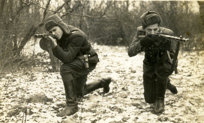 por. Zdzisław Witkowski ps. "Płomień" (po prawej), foto 1947 r.