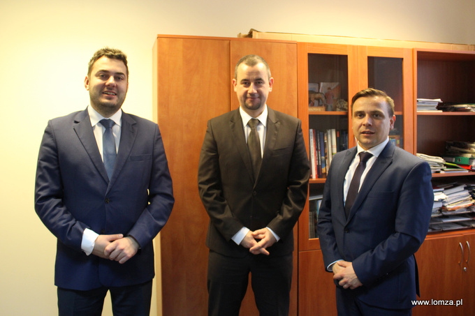 Prezydent Łomży Mariusz Chrzanowski i dyrektor MOSiR Andrzej Modzelewski spotkali się z Remigiuszem Ludwigiem, zastępcą dyrektora Departamentu Infrastruktury Sportowej w Ministerstwie Sportu i Turystyki. 