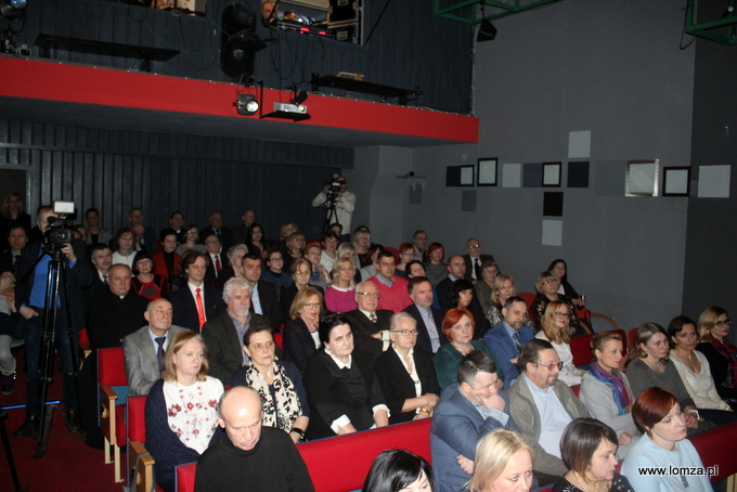 uroczystość wręczenia prezydenckich nagród kultury odbyła się w Teatrze Lalki i Aktora w Łomży