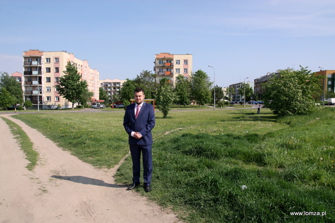 Prezydent Łomży Mariusz Chrzanowski oglądał teren, gdzie miałby powstać kompleks sportowo-rekreacyjny