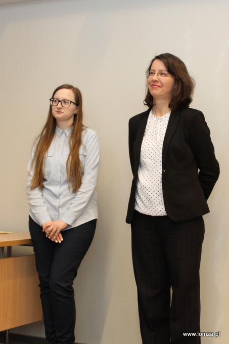 Z prawej dr Anna Ostrowska,pomysłodawczyni i współorganizatorka konkursu "Konstytucje państw europejskich"