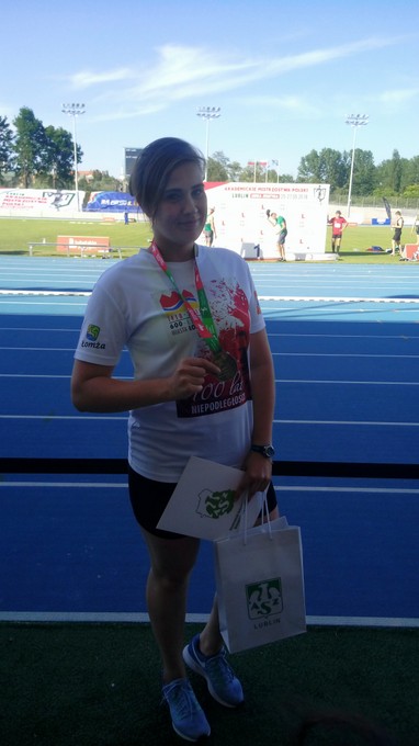 Beata Trzonkowska prezentuje brązowy medal