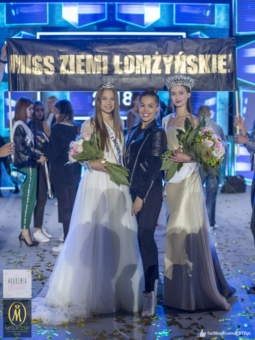 Wiktoria Włodkowska i Zuzanna Poteraj w towarzystwie Anny Kurządkowskiej (fot. Paweł Wądołowski)