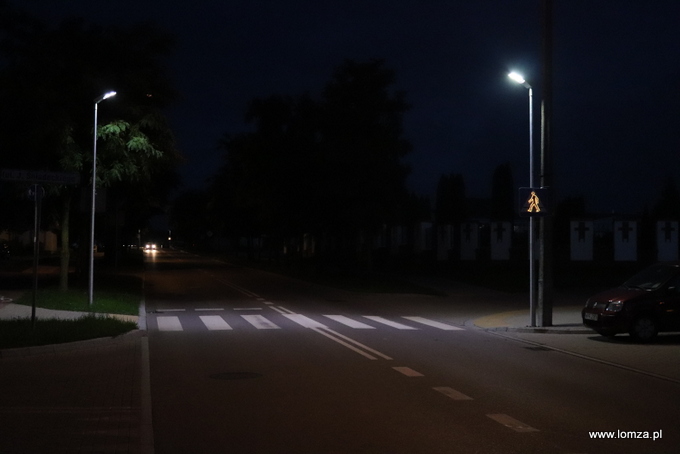doświetlone przejście dla pieszych przy cmentarzu na ul. Przykoszarowej
