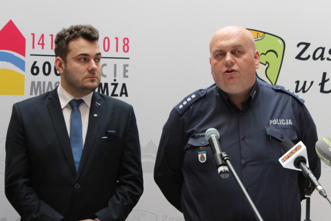 Prezydent Łomży Mariusz Chrzanowski i Komendant Miejski Policji w Łomży nadkom. Marek Sienkiewicz
