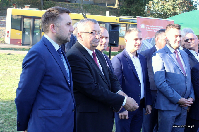 Prezydent Mariusz Chrzanowski widzi ogromną szansę dla miasta w powstaniu trasy S61. Umowa została podpisana w obecności ministra infrastruktury Andrzeja Adamczyka