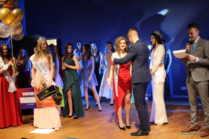 Tegoroczną Miss Ziemi Łomżyńskiej została Iwona Mocarska. Obok niej Aleksandra Czerwińska, Miss Nastolatek Ziemi Łomżyńskiej