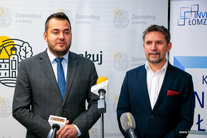 poświęcony konferencji gospodarczej "Invest in Łomża" breifing prasowy prezydenta Łomży M. Chrzanowskiego i jego zastępcy A. Garlickiego odbył się w Kinie Millenium