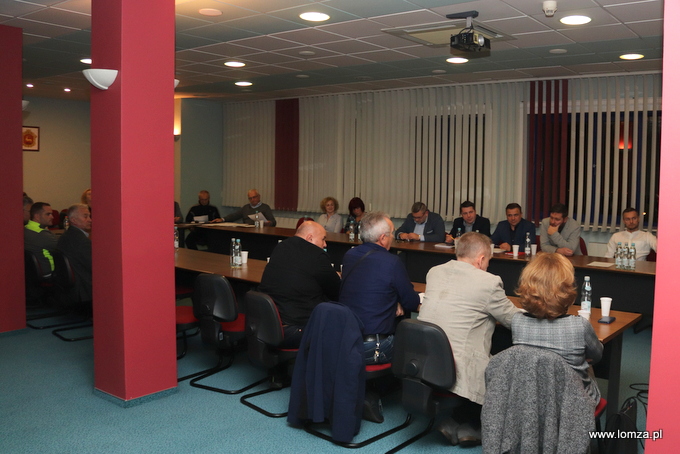 Debata odbyła się w sali konferencyjnej Urzędu Miejskiego w Łomży