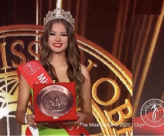 Wiktoria Wiśniewska z koroną Miss Golden Girl (fot. Youtube The Miss Globe)