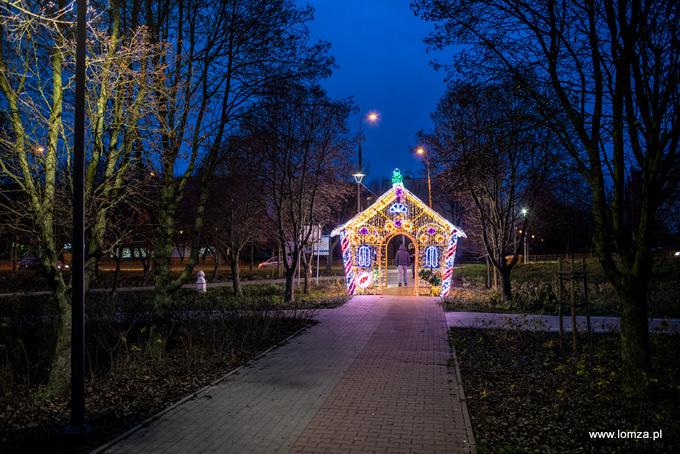 iluminacje świąteczne w Parku Jana Pawła II - Papieża Pielgrzyma w Łomży