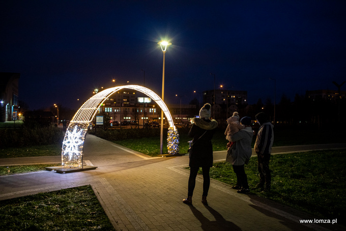 iluminacje świąteczne w Parku Jana Pawła II - Papieża Pielgrzyma w Łomży