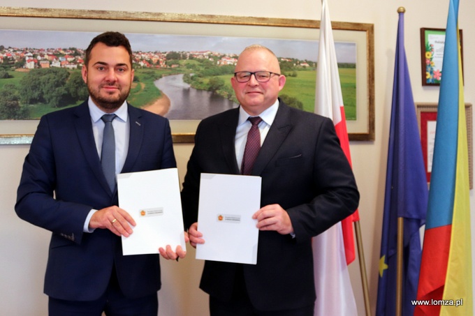 Prezydent Łomży Mariusz Chrzanowski i powołany na funkcję jego społecznego doradcy Dariusz Wojtkowski (fot. Klaudia Piaścik)