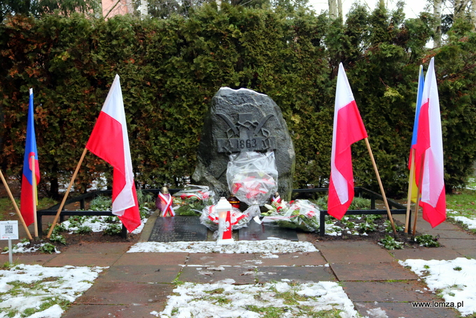 pomnik Bohaterów Powstania Styczniowego na "mokrej łączce" przy Szosie Zambrowskiej