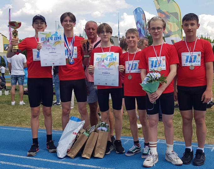 Drużynowi wicemistrzowie Polski z "Dziesiątki"