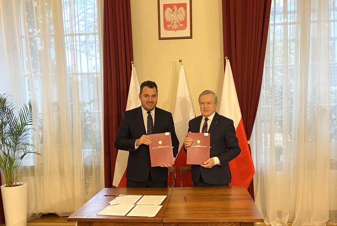 Prezydent Łomży Mariusz Chrzanowski z ministrem kultury i dziedzictwa narodowego prof. Piotrem Glińskim (fot. Grzegorz Daniluk)
