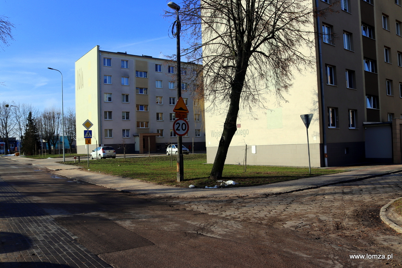 droga dojazdowa od ul. Studenckiej do bloku przy ul. Wojska Polskiego 161B