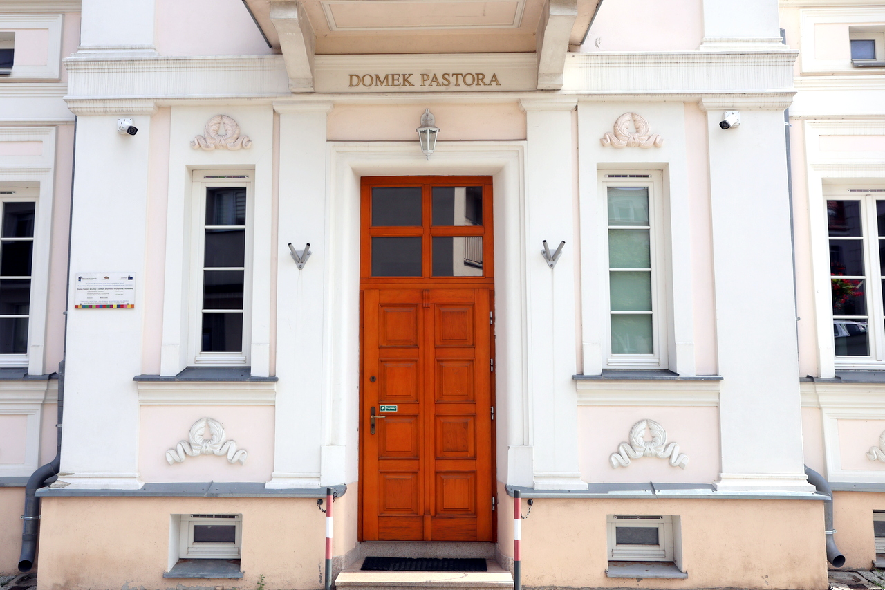 wejście do Domku Pastora