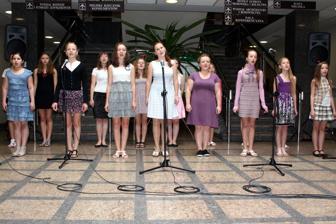 Dzieci z Białorusi i Ukrainy zaśpiewały w Ratuszu