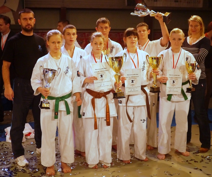 Zawodnicy Łomżyńskiego Klubu Karate z medalami Mistrzostw Europy