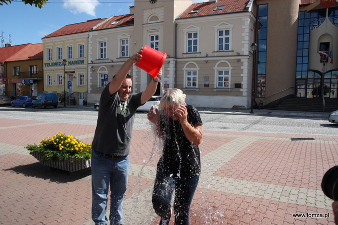 Ratuszowy akcent w Ice Bucket Challenge