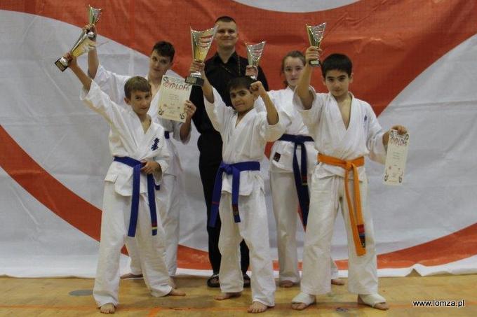 Łomżyńscy karatecy nie zwalniają tempa