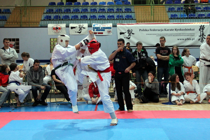 Łomżyńsky karatecy na zawodach w Józefowie