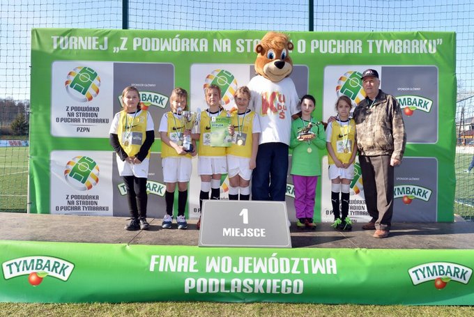 Młode piłkarki z Łomżyczki najlepsze w województwie