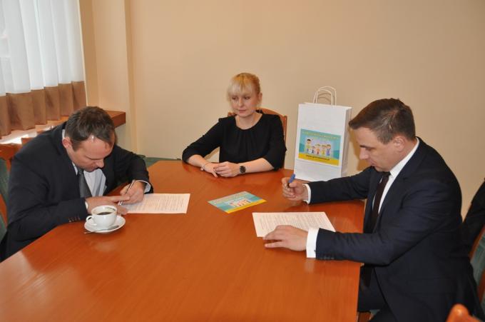 MOSiR Łomża podpisał porozumienie z Gminą Łomża na rzecz programu „Karta Dużej Rodziny”