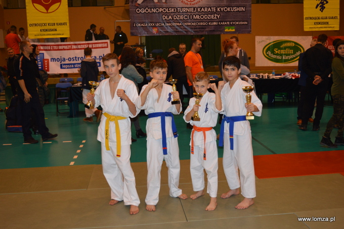 Cztery medale młodych karateków