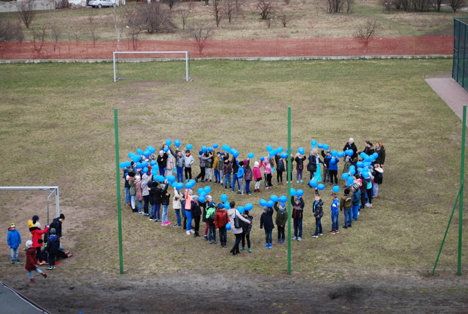 Obchody Światowego Dnia Świadomości  Autyzmu w Szkole Podstawowej nr 5 w Łomży
