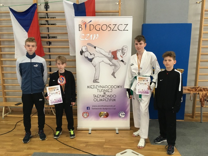 Dwa medale młodych taekwondzistów